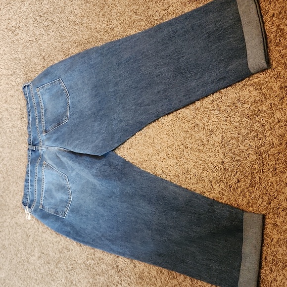 Universal Thread Boyfriend - Slim Hip & Thigh, Tapered Leg, 100% Cotton - Picture 6 of 12